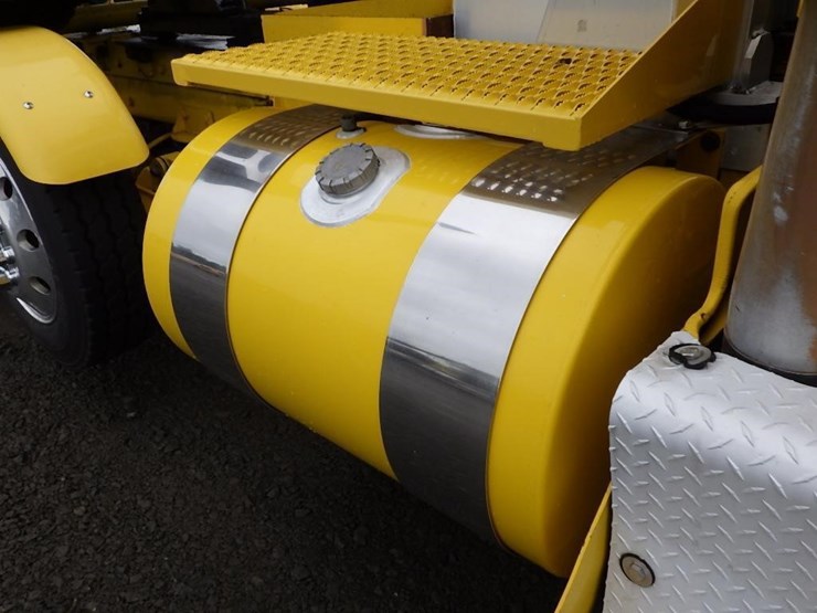 2016-kenworth-w900-image-26