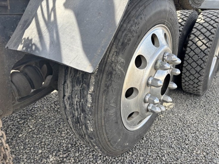 2000-peterbilt-378-image-10