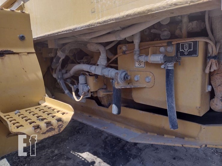 2010-caterpillar-120m-image-19