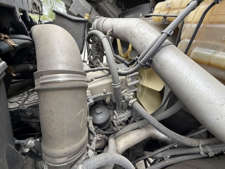 2012-international-7600-image-19