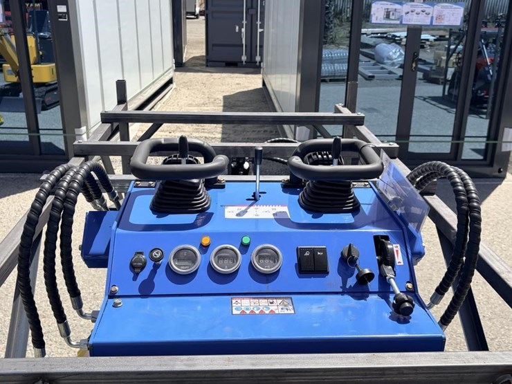 2026-zjg-zj-380-skid-steer-loader-image-10