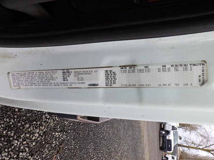 2012-freightliner-cascadia-125-image-55