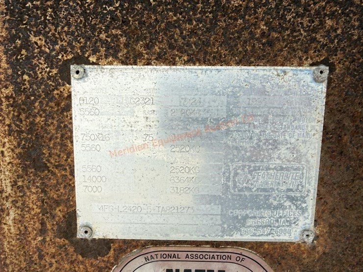 1996-featherlite-8120-image-14