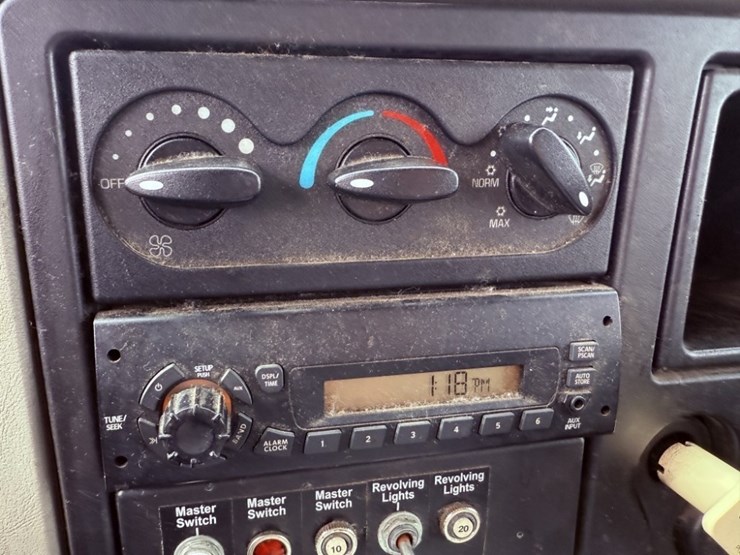 2013-international-7400-image-28