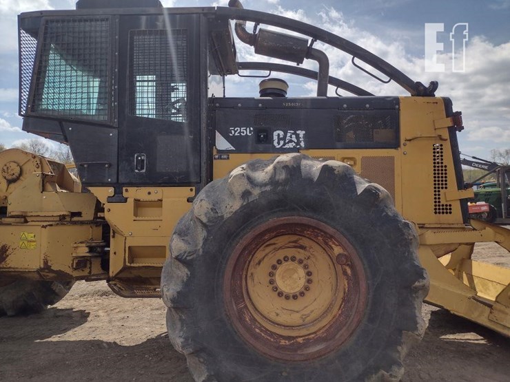 2011-caterpillar-525c-image-21