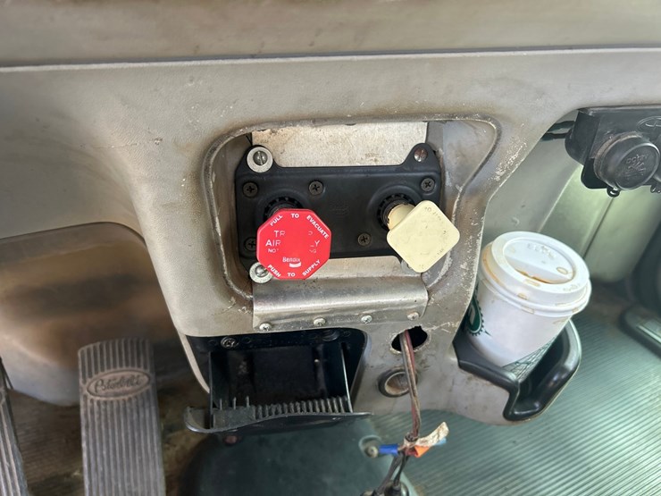 peterbilt-388-image-67