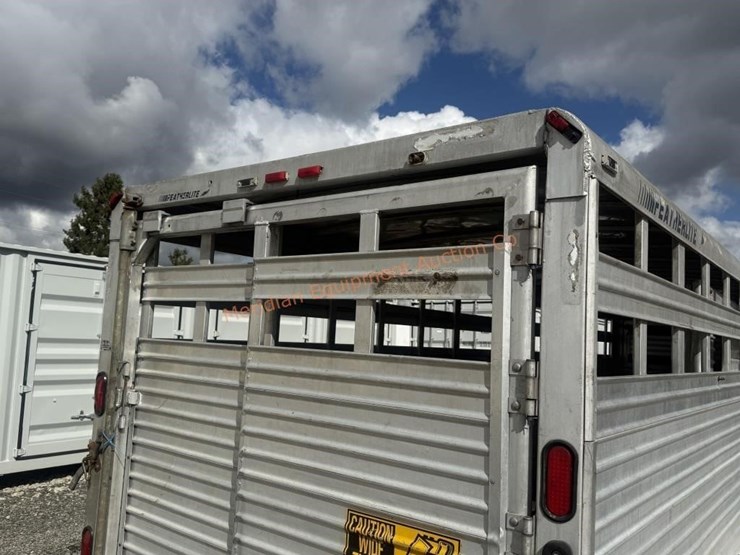 1996-featherlite-8120-image-24