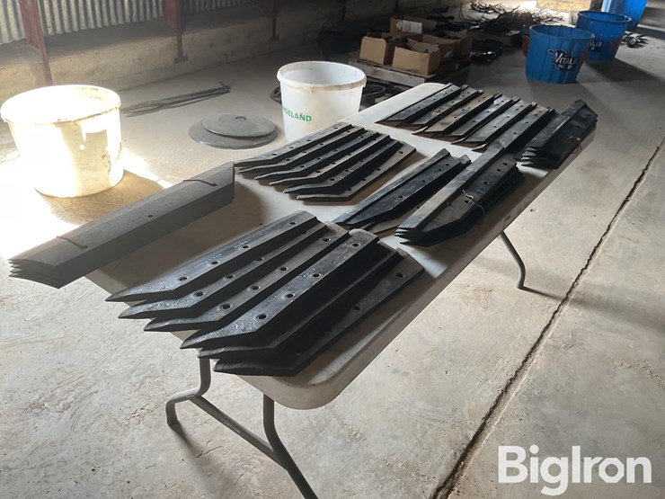 moldboard-plow-lays-image-7