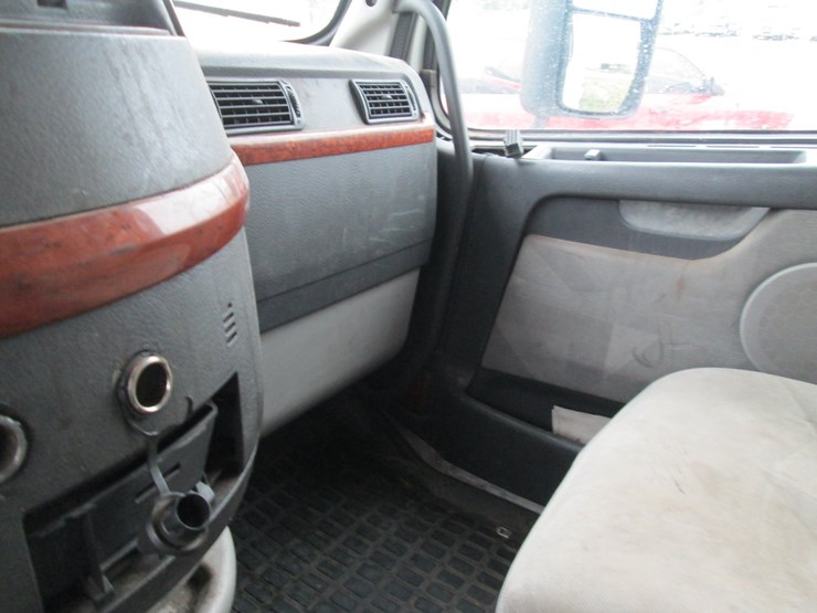 #46184-•-2008-volvo-t/a-sleeper-truck-tractor-4v4nc9gh08n482694-image-44