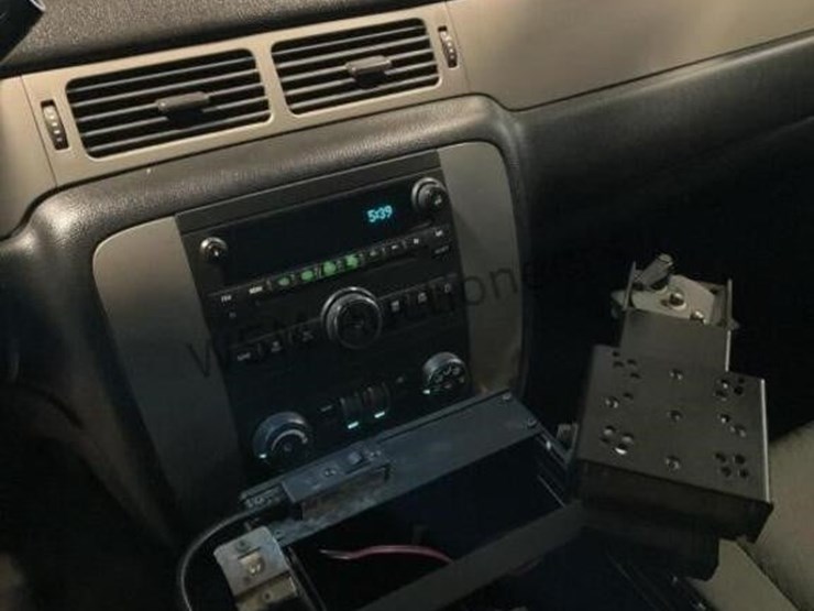 2012-chevrolet-tahoe-image-19