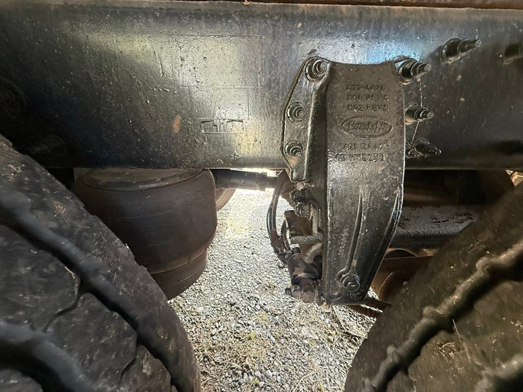 2015-peterbilt-579-image-32