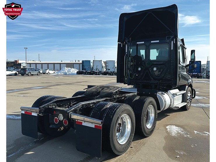 2022-freightliner-cascadia-116-image-2