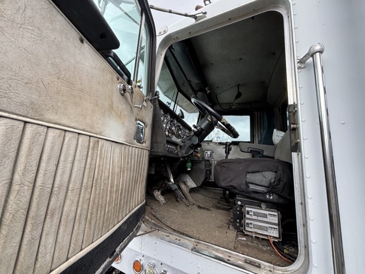 1990-kenworth-w900-image-35