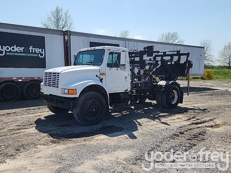 1989-international-4900-image-1