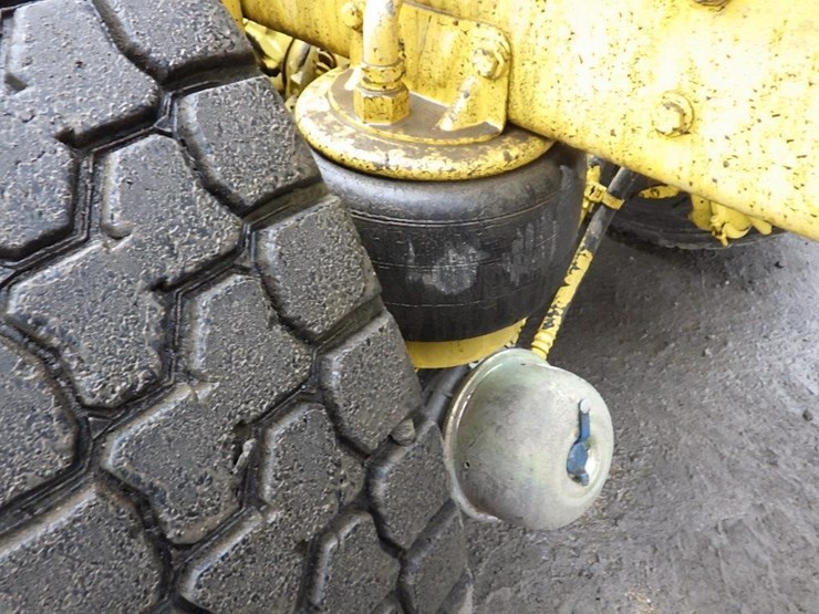 2016-kenworth-w900-image-16