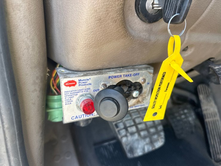 2014-massey-ferguson-8-image-31