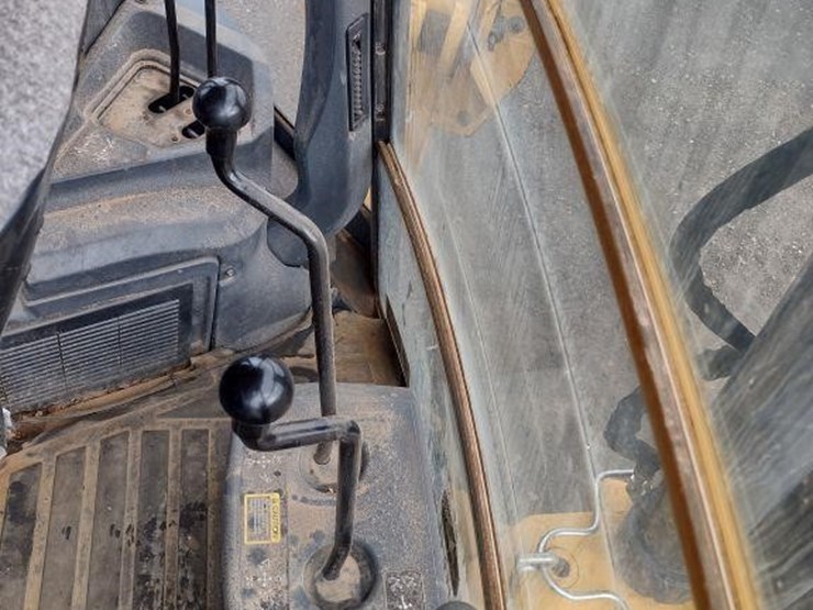 2020-deere-310l-image-9