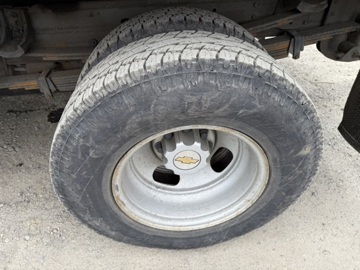 2005-chevrolet-silverado-3500-image-24