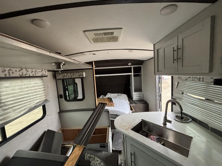 2020-premier-bl19fbpr20-travel-trailer-image-40