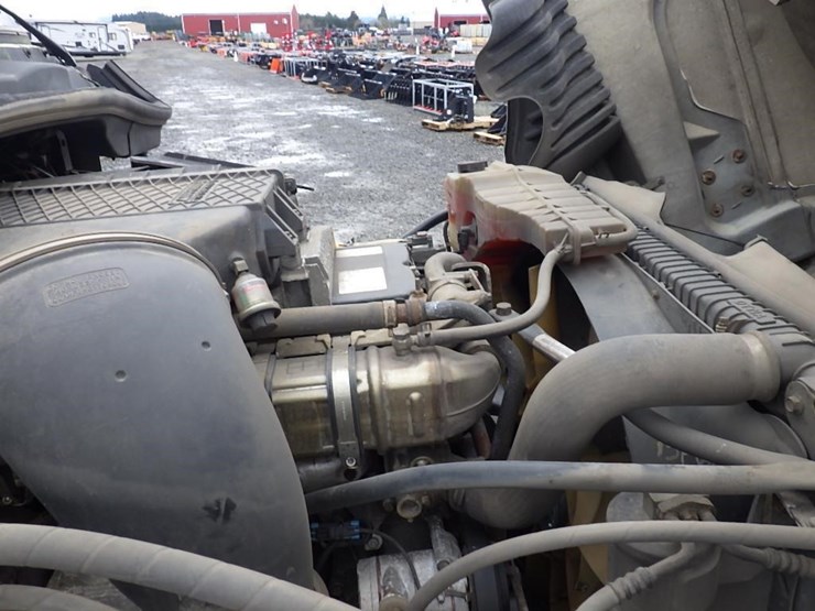 2012-freightliner-cascadia-125-image-34