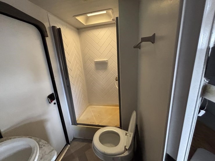 2020-wildwood-wdt26dbud-ca-travel-trailer-image-39