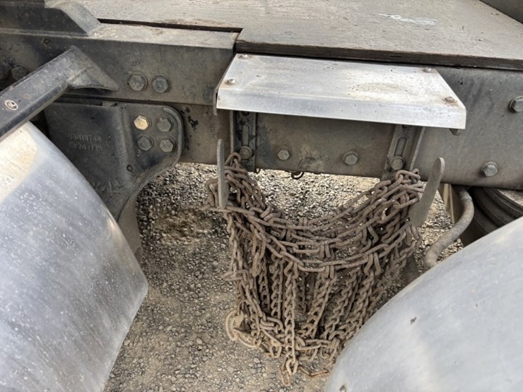 2022-peterbilt-567-image-30