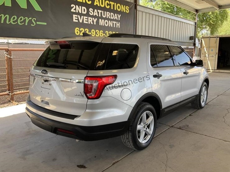 2018-ford-explorer-image-7