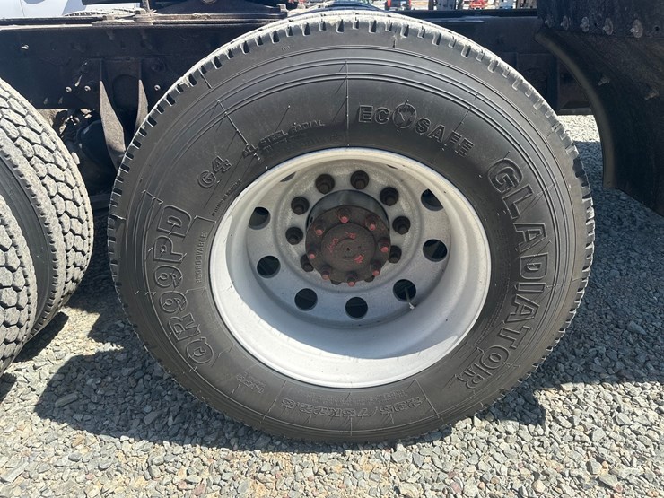 2004-massey-ferguson-8-image-70