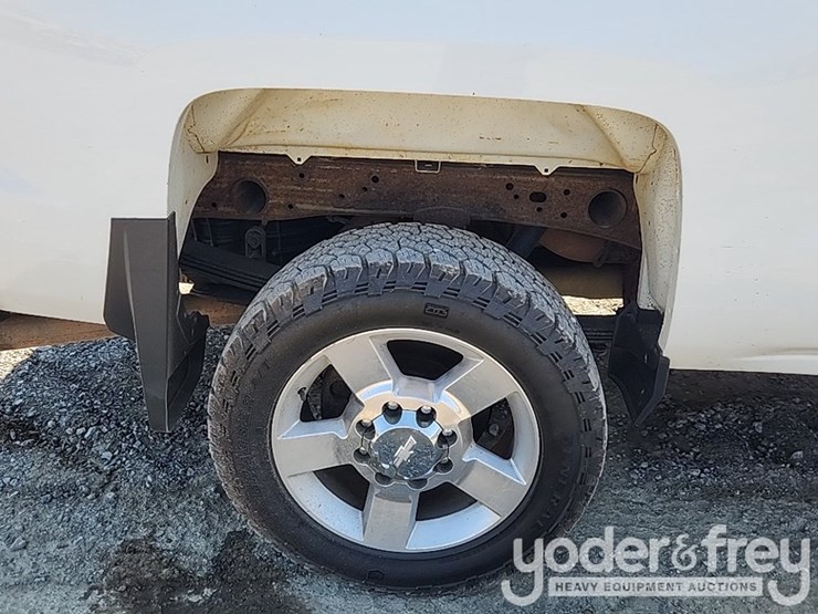 2017-chevrolet-silverado-2500hd-image-9