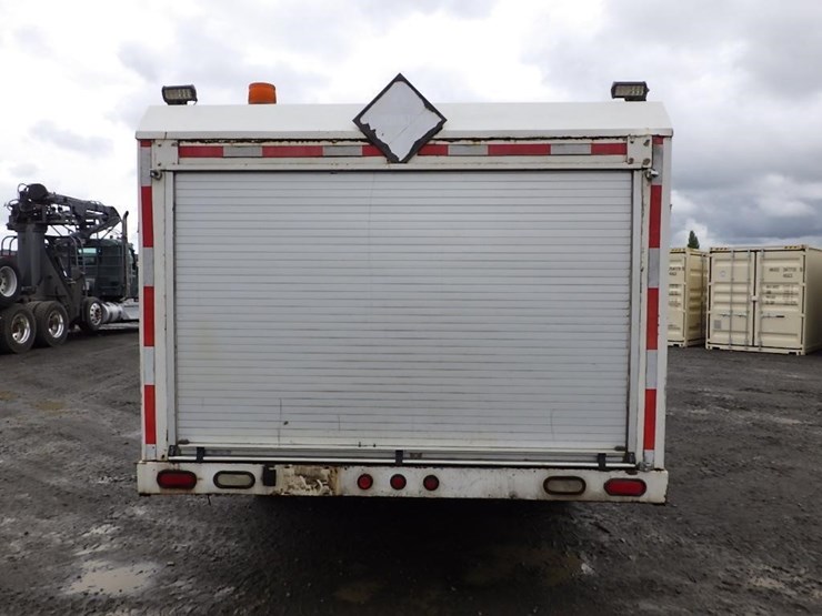 2005-peterbilt-pb330-22'-t/a-fuel-lube-truck-image-6