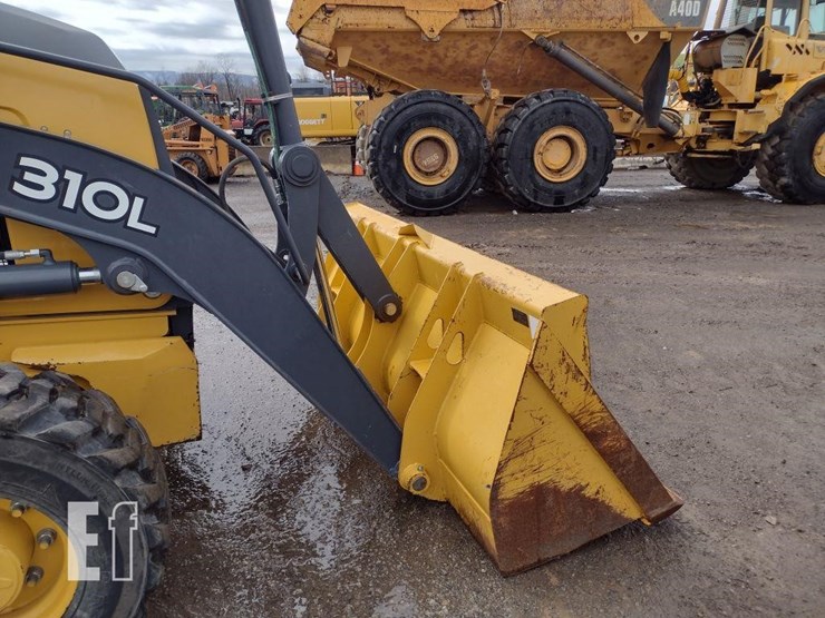 2020-deere-310l-image-18