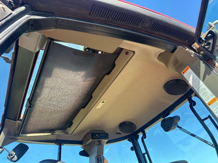 2019-case-ih-farmall-120u-image-9