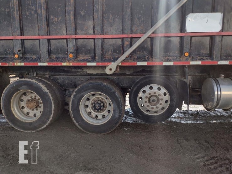 2012-freightliner-122sd-image-29