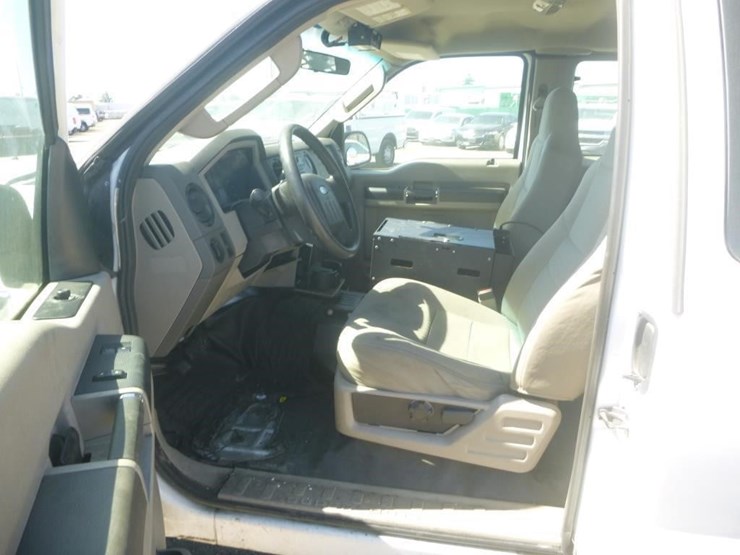 2008-ford-extra-cab-utility-truck-image-10