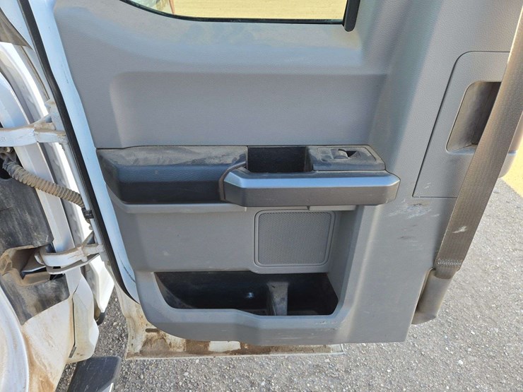 2016-ford-f150-xl-image-9