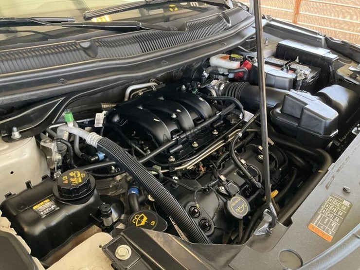 2018-ford-explorer-image-13