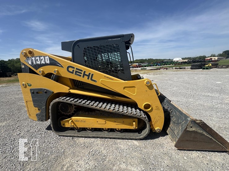 2019-gehl-vt320-image-4