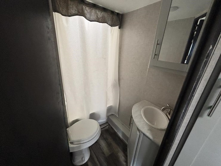 2020-bullet-bl2200bh20-travel-trailer-image-37