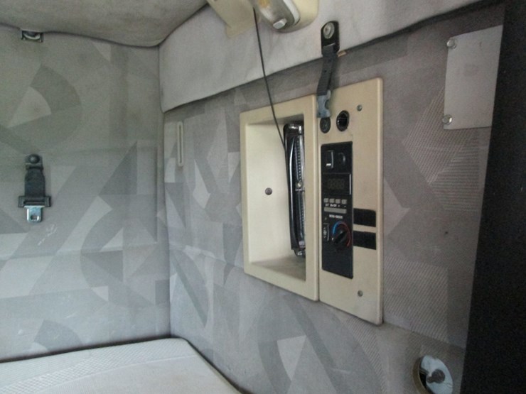 #46184-•-2008-volvo-t/a-sleeper-truck-tractor-4v4nc9gh08n482694-image-40