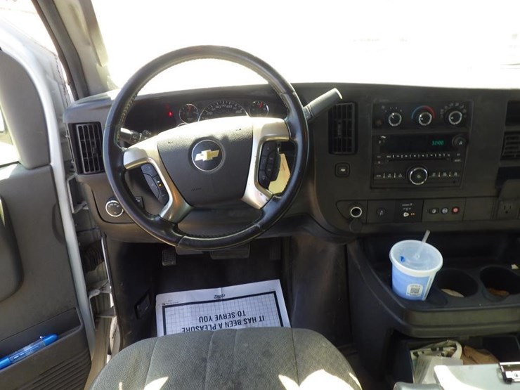 2016-chevrolet-express-2500-image-9