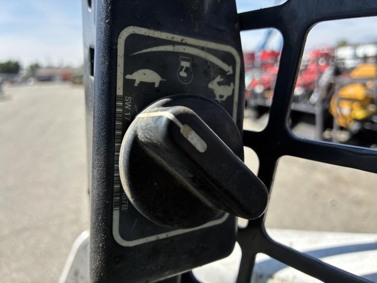 2018-bobcat-s570-image-21