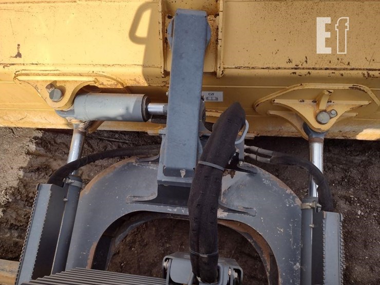 2013-deere-700k-lgp-image-28