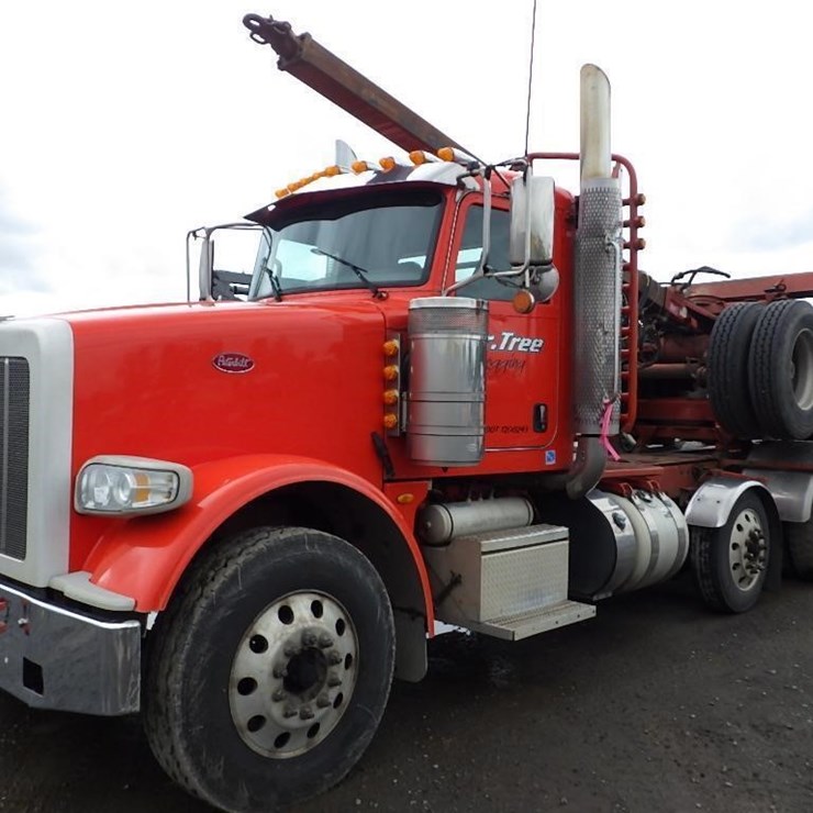 2016 Peterbilt 3-Axle Logging Truck