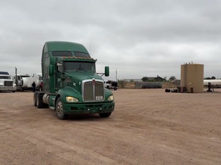 2010-kenworth-t660-image-1