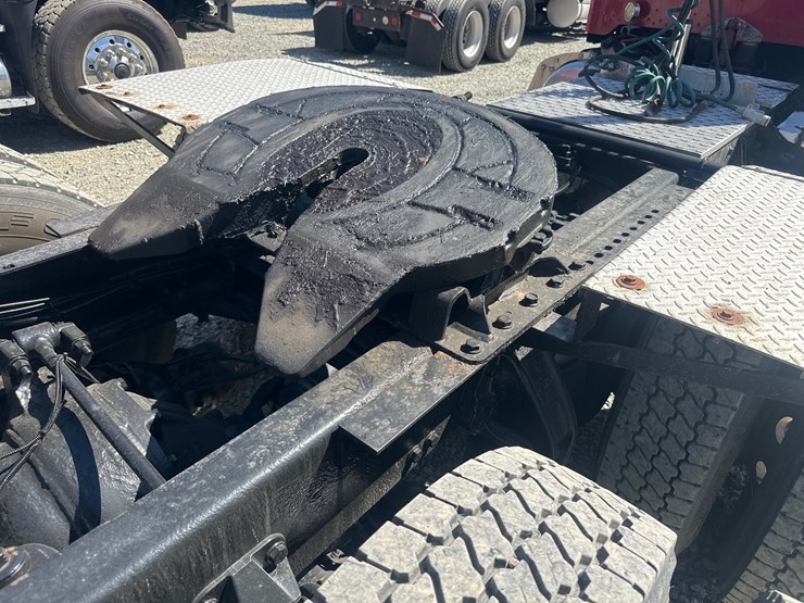 2008-peterbilt-386-image-23