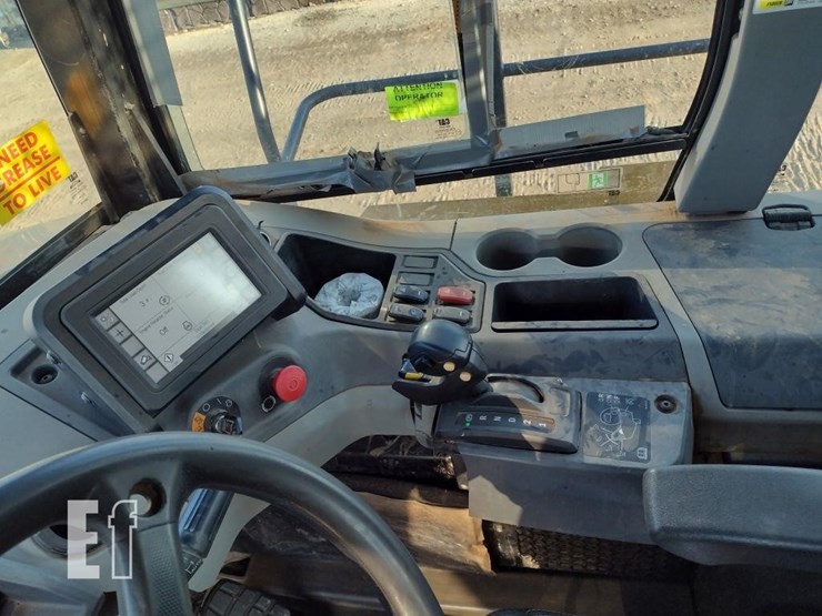 2019-caterpillar-745-image-10