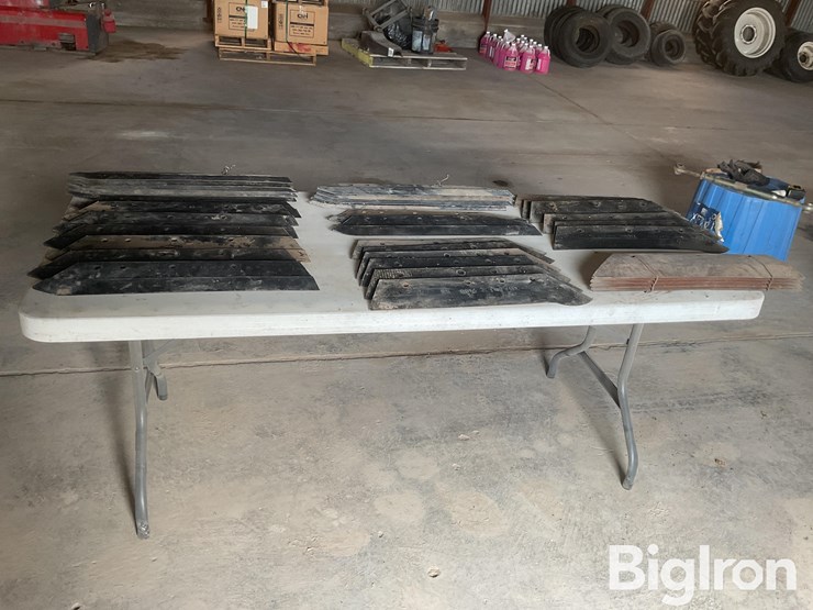 moldboard-plow-lays-image-2