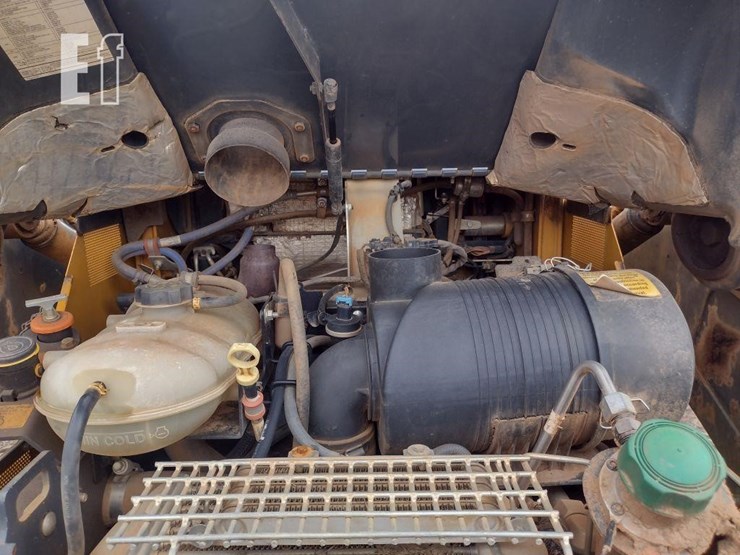 2020-deere-331g-image-27