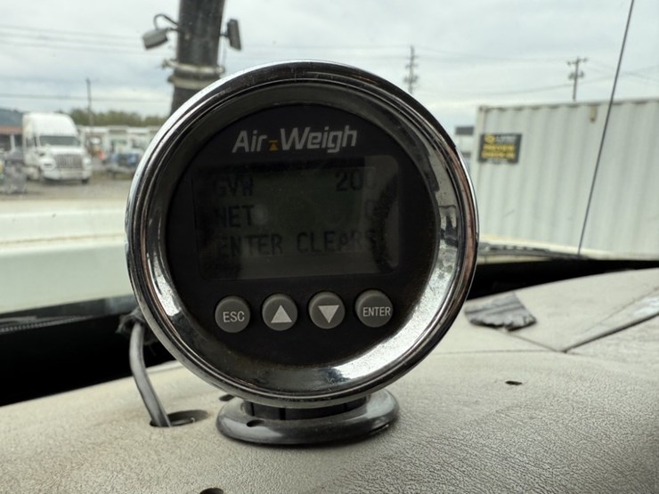 2012-international-7600-image-43