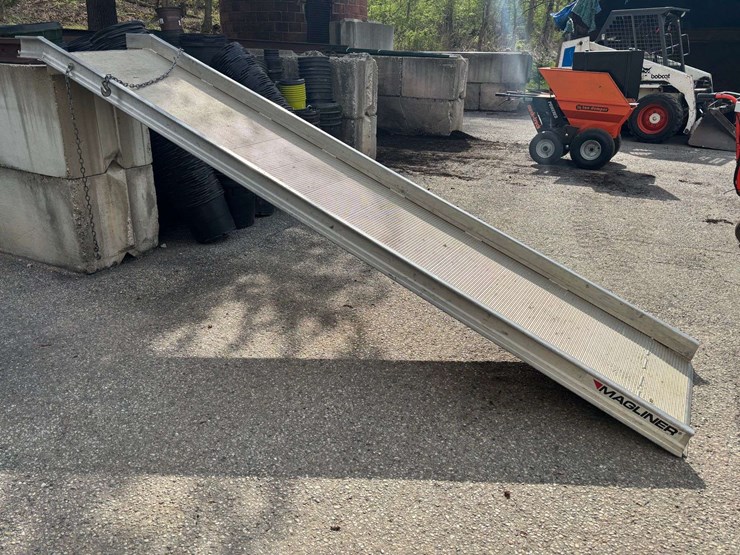 magliner-aluminum-walk-ramp-image-1